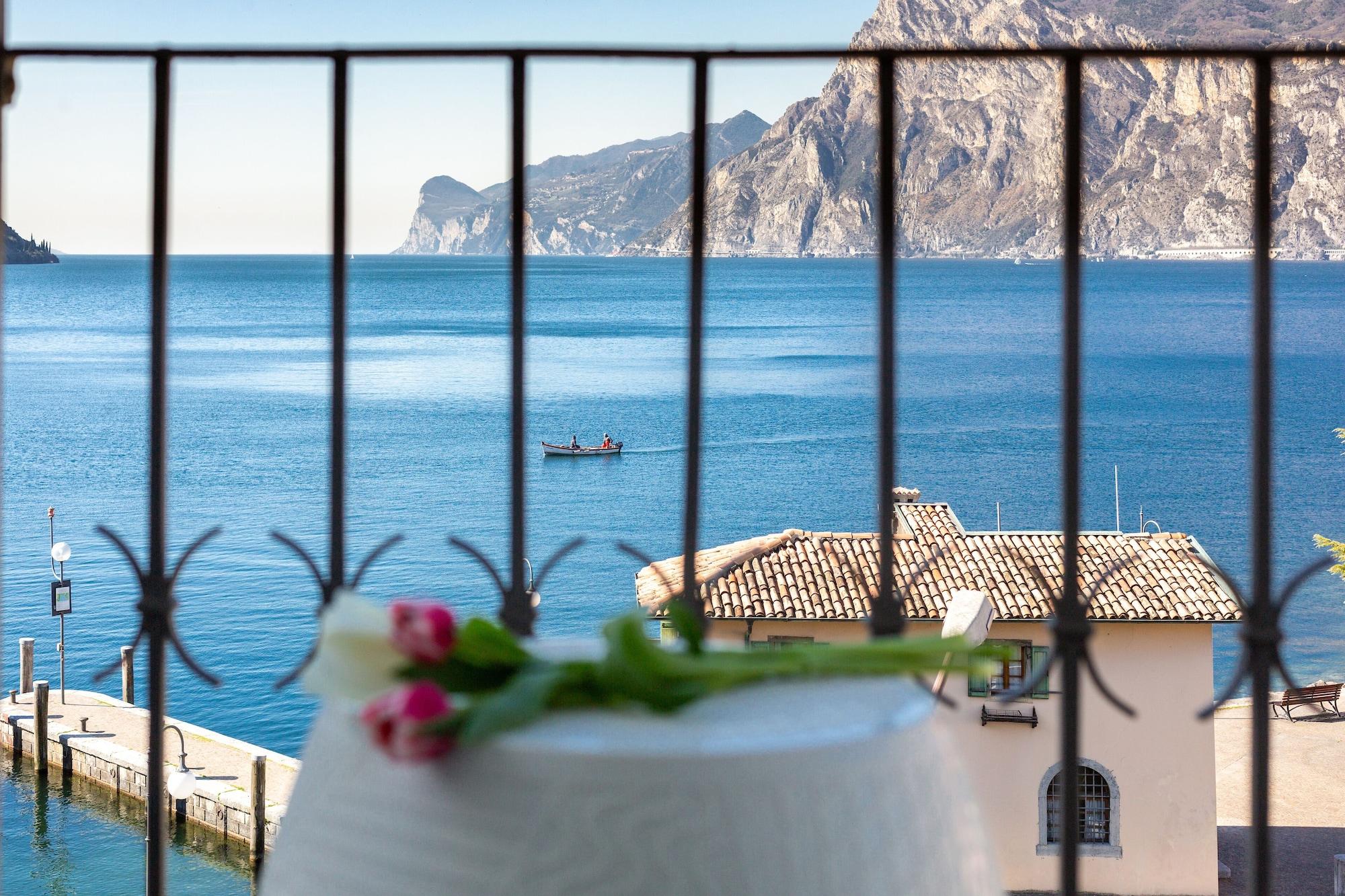 Hotel Lago Di Garda Nago Eksteriør bilde